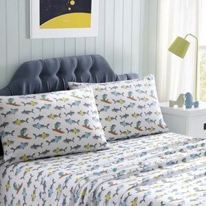 Kute Kids 4-Piece Grey Geometric Full Sheet Set, Sharks